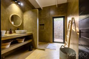 Koupelna v ubytování Mamdo Bush House + 30 fotografií