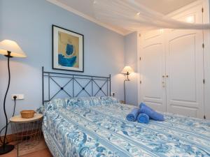 Ein Bett oder Betten in einem Zimmer der Unterkunft Apartment Port Pals A I by Interhome