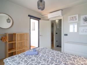 Postel nebo postele na pokoji v ubytování Holiday Home Melon by Interhome