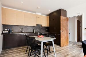 Köök või kööginurk majutusasutuses The Harlesden Breakout - Glamorous 2BDR Flat