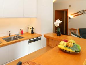 Kuhinja oz. manjša kuhinja v nastanitvi Apartment Le Sporting 213 by Interhome
