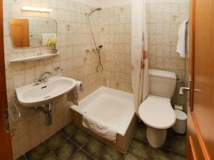 Kopalnica v nastanitvi Apartment Le Sporting 213 by Interhome