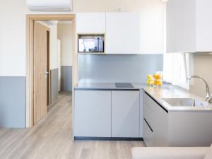 Cucina o angolo cottura di Apartment Panorama-3 by Interhome