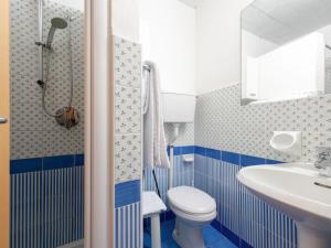 Salle de bains dans l'établissement Apartment Panorama-3 by Interhome