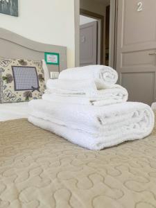 Postel nebo postele na pokoji v ubytování Biancorèroma B&B + 37 fotografií