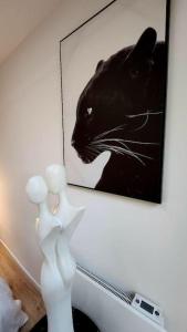 a picture of a black cat on a wall at La Tanière Lens est in Sallaumines