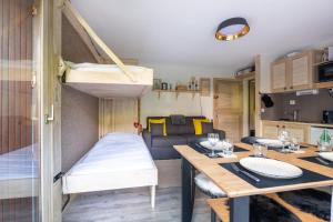 Kuchyň nebo kuchyňský kout v ubytování Cosy studio, idéal détente, rando, VTT et ski
