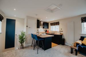 a kitchen and living room with a table and chairs at Shambles Retreat - King or twin beds free parking x2 wifi corporates in Bradford on Avon