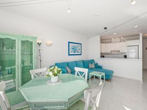 Η κουζίνα ή μικρή κουζίνα στο Apartment Pueblo Panorama-2 by Interhome +28 φωτογραφίες