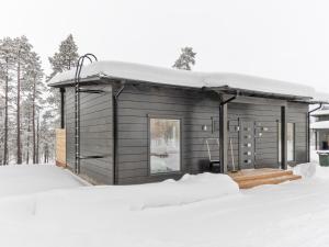 Το Holiday Home Villa paadari by Interhome τον χειμώνα