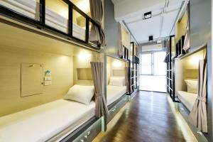 Postel nebo postele na pokoji v ubytování The Cube Hostel Silom + 33 fotografií