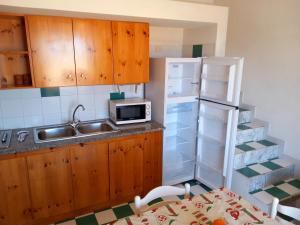 a small kitchen with a sink and a microwave at Casa Maci in Torre Dei Corsari