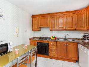 Η κουζίνα ή μικρή κουζίνα στο Apartment Paseo by Interhome