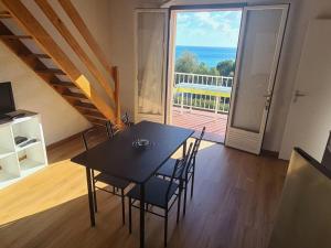 Μπαλκόνι ή βεράντα στο Apartment Le Télémaque 3 pièces mezzanine by Interhome +17 φωτογραφίες