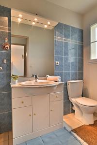 Koupelna v ubytování Holiday Home Domino by Interhome