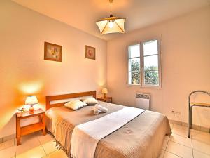 Postel nebo postele na pokoji v ubytování Holiday Home Domino by Interhome