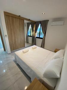 En eller flere senge i et værelse på Gergis House