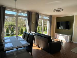 a living room with a table and a dining room at Luxuriöses Ferienhaus nähe Kattowitz in Bytom