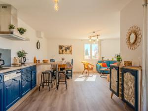 Η κουζίνα ή μικρή κουζίνα στο Holiday Home Maison Elio by Interhome