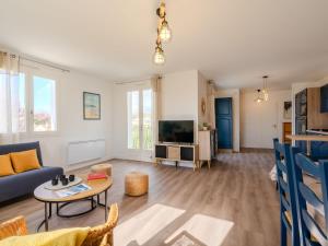 Μια τηλεόραση ή/και κέντρο ψυχαγωγίας στο Holiday Home Maison Elio by Interhome +20 φωτογραφίες