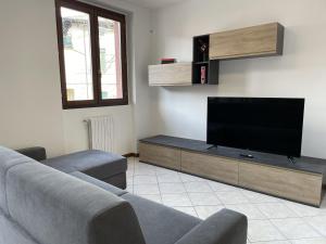 TV a/nebo společenská místnost v ubytování Apartment Platani by Interhome + 30 fotografií