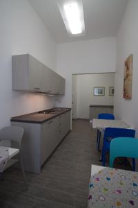 A kitchen or kitchenette at Palazzo di Primavera Guest House