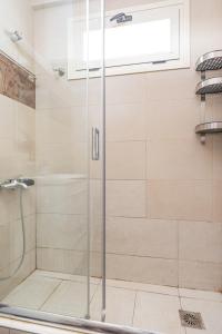 Ένα μπάνιο στο Bella Vista Apartment in the city center by BiNoBi! +21 φωτογραφίες