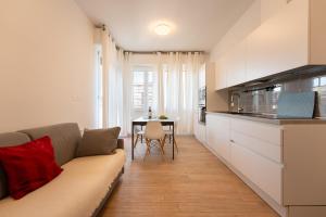 a living room with a couch and a table at PN3 - One bedroom flat in Florence