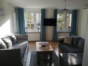 a living room with a couch and a table at Apartament Promyk in Świnoujście