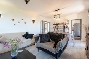 a living room with a couch and a table at Alta Vista , villa avec piscine privée et vue exceptionnelle près d'Ajaccio in Sarrola-Carcopino