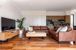a living room with a couch and a coffee table at Benbullen Retreat in Angaston