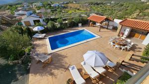 an aerial view of a swimming pool in a villa at Villa Lolo in Loja