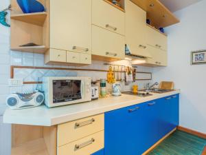 Kuchyň nebo kuchyňský kout v ubytování Apartment Corbezzolo by Interhome