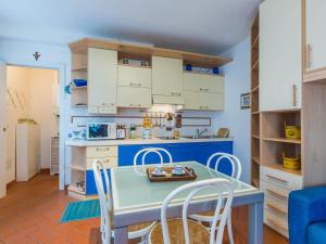 Kuchyň nebo kuchyňský kout v ubytování Apartment Corbezzolo by Interhome