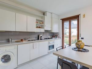 Η κουζίνα ή μικρή κουζίνα στο Apartment Molini by Interhome