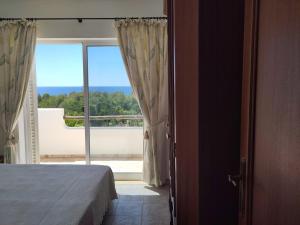 a bedroom with a bed and a large window at 233 Casa Galo Verde Apartments in Porches +37 photos