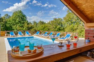 Bazén v ubytování Peaceful Villa in Gornje Dubrave with Private Pool nebo v jeho okolí