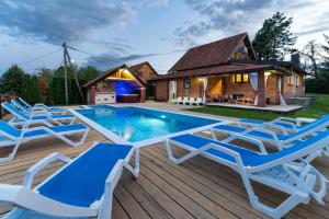 Bazén v ubytování Peaceful Villa in Gornje Dubrave with Private Pool nebo v jeho okolí