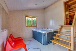 Posezení v ubytování Peaceful Villa in Gornje Dubrave with Private Pool