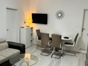 TV a/nebo společenská místnost v ubytování Apartman Mia