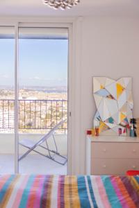 Voodi või voodid majutusasutuse Panoramic view of Marseille for two toas