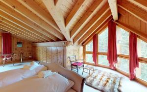 En eller flere senge i et værelse på Trais Tschiervs
