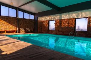 Bazén v ubytování Hotel de l'Horizon nebo v jeho okolí