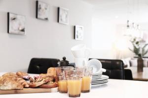 Jídlo v apartmánu nebo okolí + 44 fotografií