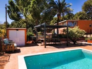 a patio with a swimming pool and a table at Relais Pollo Loco in Valencia