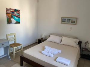 Postel nebo postele na pokoji v ubytování Cycladic home in Kounados Paros