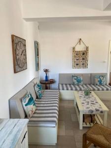 Posezení v ubytování Cycladic home in Kounados Paros