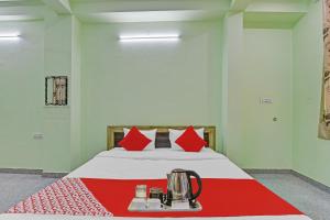 Ліжко або ліжка в номері Flagship Jmd Hotel