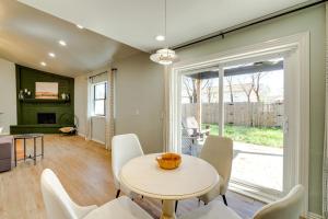 Η κουζίνα ή μικρή κουζίνα στο Lovely Bentonville Home with Grill 1 Mi to Downtown