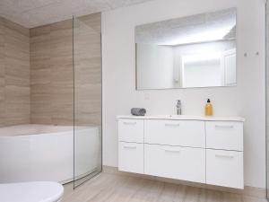 Koupelna v ubytování Apartment Ringkøbing CXXIII